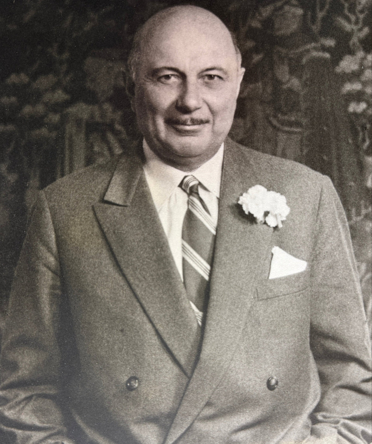 Kurt Lindhorst der Sohn von Paul Lindhorst gründete in den 20er Jahren des vorigen Jahrhunderts die Filialen in London und New York.