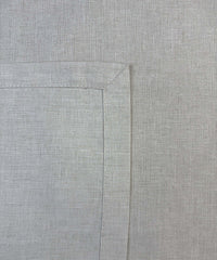 Stoffserviette Keitum Sandfarben 50x50cm Ansicht Rückseite mit Kuvertsaum oder Briefecke.