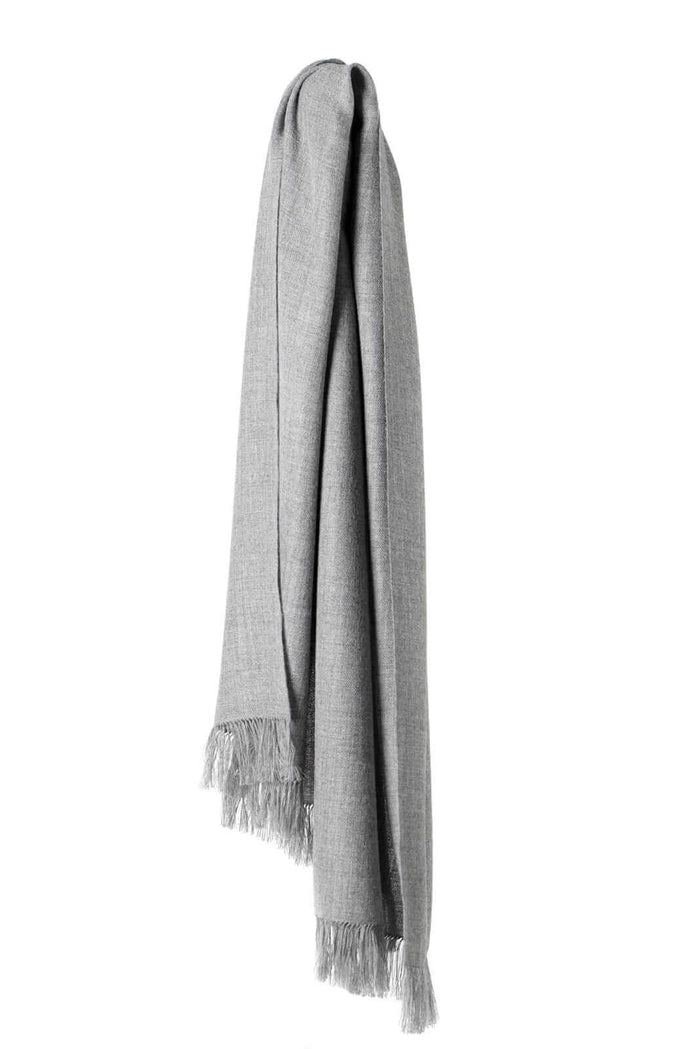 Traveller Scarf - Reiseschal, Baby Alpaka, leicht und luftig, Farbe Light Grey-Ivory