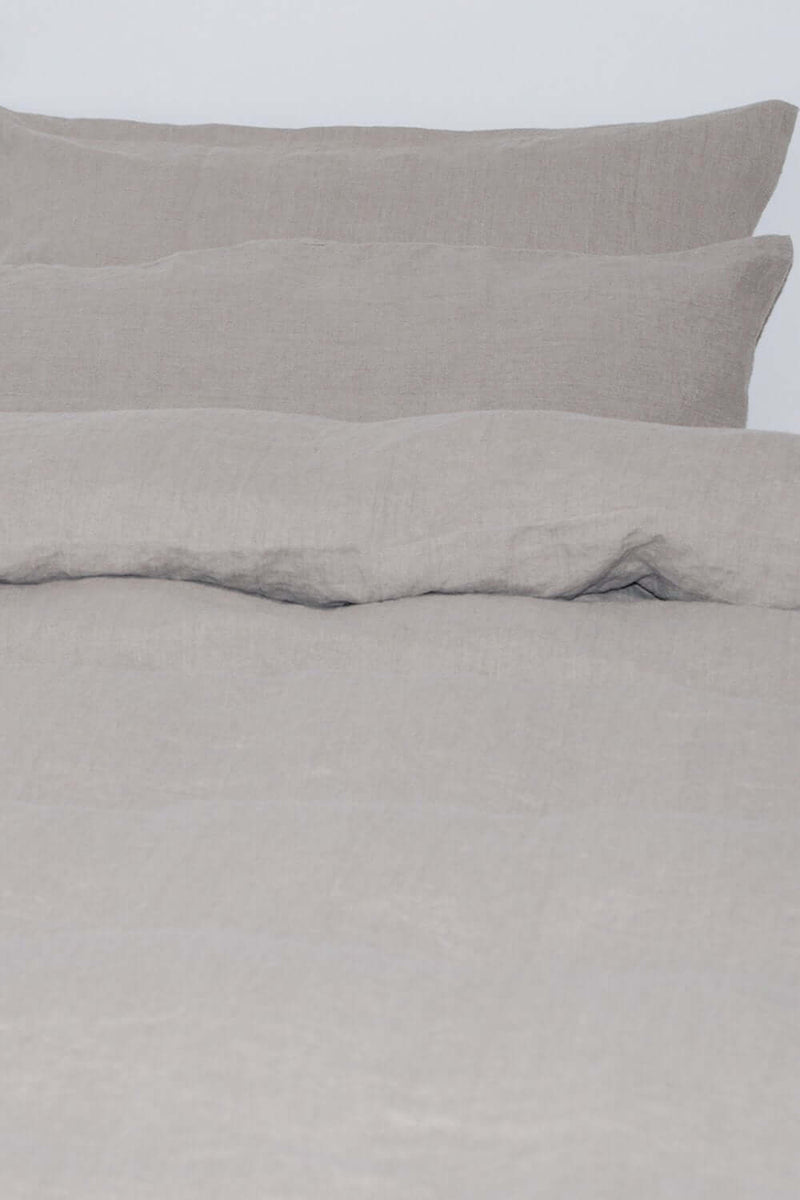 Bettwäsche aus vorgewaschenem naturfarbenem Leinen 