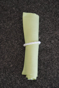 Serviette aus Leinen mit Maschinensaum in pistazie
