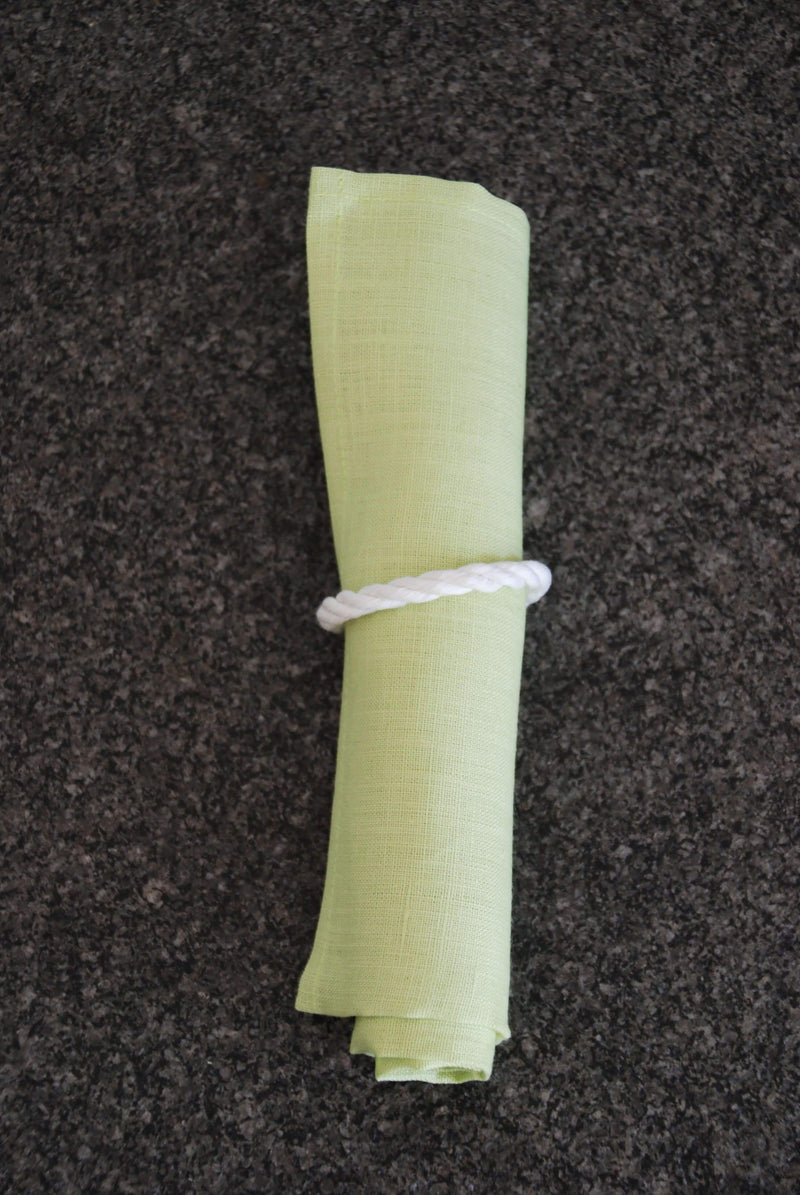 Serviette aus Leinen mit Maschinensaum in pistazie