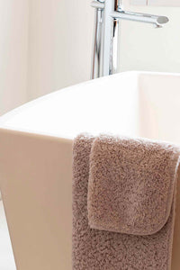 Gästetuch 30cmx50cm Egoist Range von Graccioza Lifestyle Bild mit Badewanne