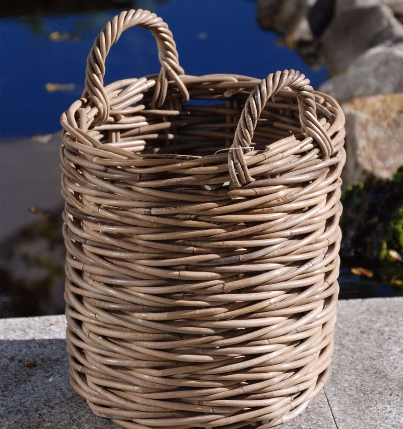 runder Korb mit Henkeln in dichter stabiler Flechtung mit Henkeln. Kaminholzkörbe Lech Rattan grau, Brennholzkörbe in meiner Nähe, Brennholzkörbe zu verkaufen, Brennholzkörbe, Schwerlast-Holzkorb.