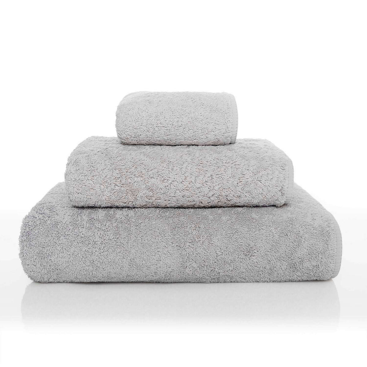 Badetuch Silver der Serie Heritage Range in der Größe 95 x 150 cm 