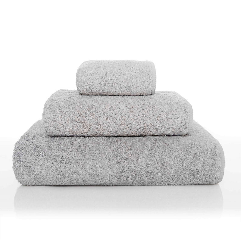 Badetuch Silver der Serie Heritage Range in der Größe 95 x 150 cm 