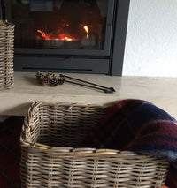 praktischer Rechteckkorb aus Rattan mit Griffaussparungen für Kaminholz oder Pflanzen. Kaminholzkörbe Lech Rattan grau, Brennholzkörbe in meiner Nähe, Brennholzkörbe zu verkaufen, Brennholzkörbe, Schwerlast-Holzkorb.