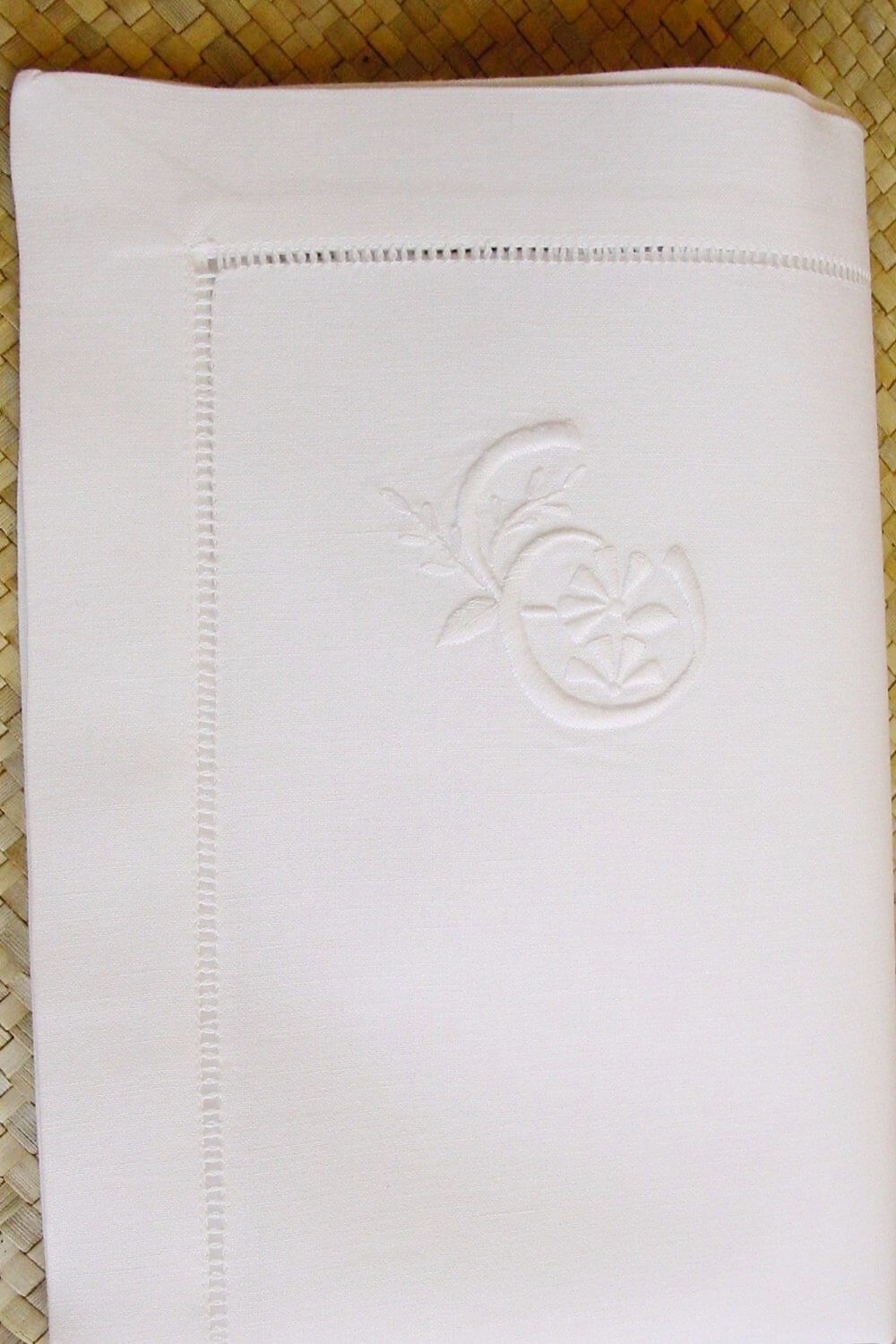 handgestickte Monogramm Stoffserviette Baumwolle weiß mit Buchstabe E