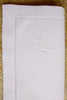 handgestickte Monogramm Stoffserviette Baumwolle weiß mit Buchstabe K