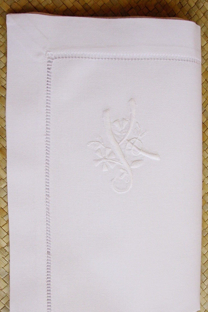 handgestickte Monogramm Stoffserviette Baumwolle weiß mit Buchstabe K