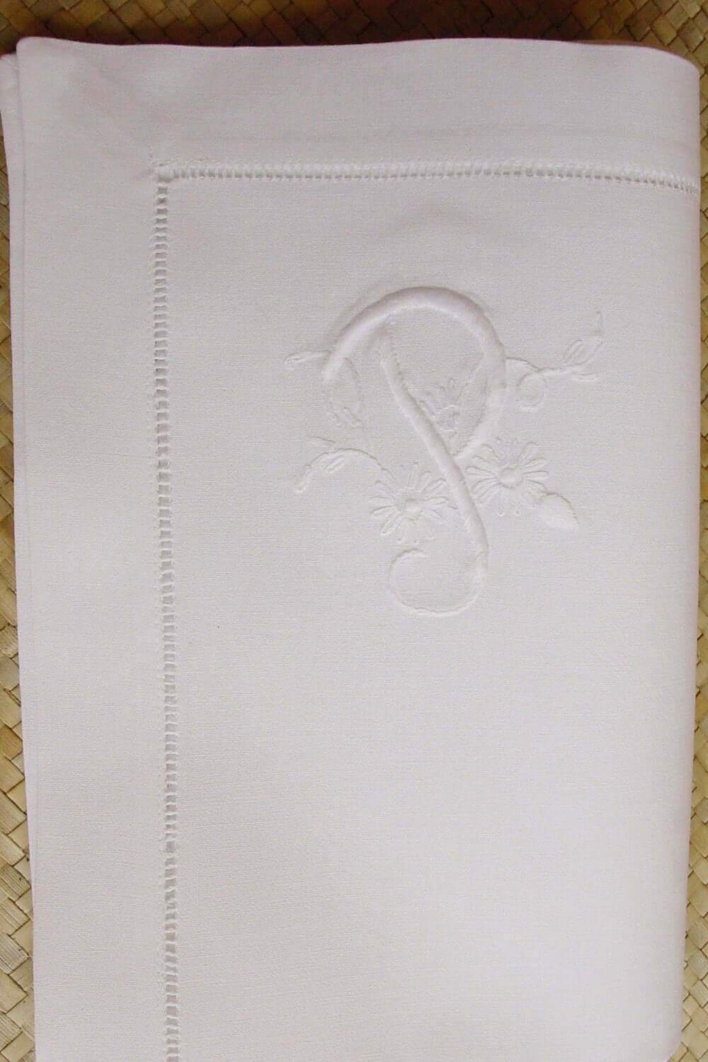 handgestickte Monogramm Stoffserviette Baumwolle weiß mit Buchstabe P
