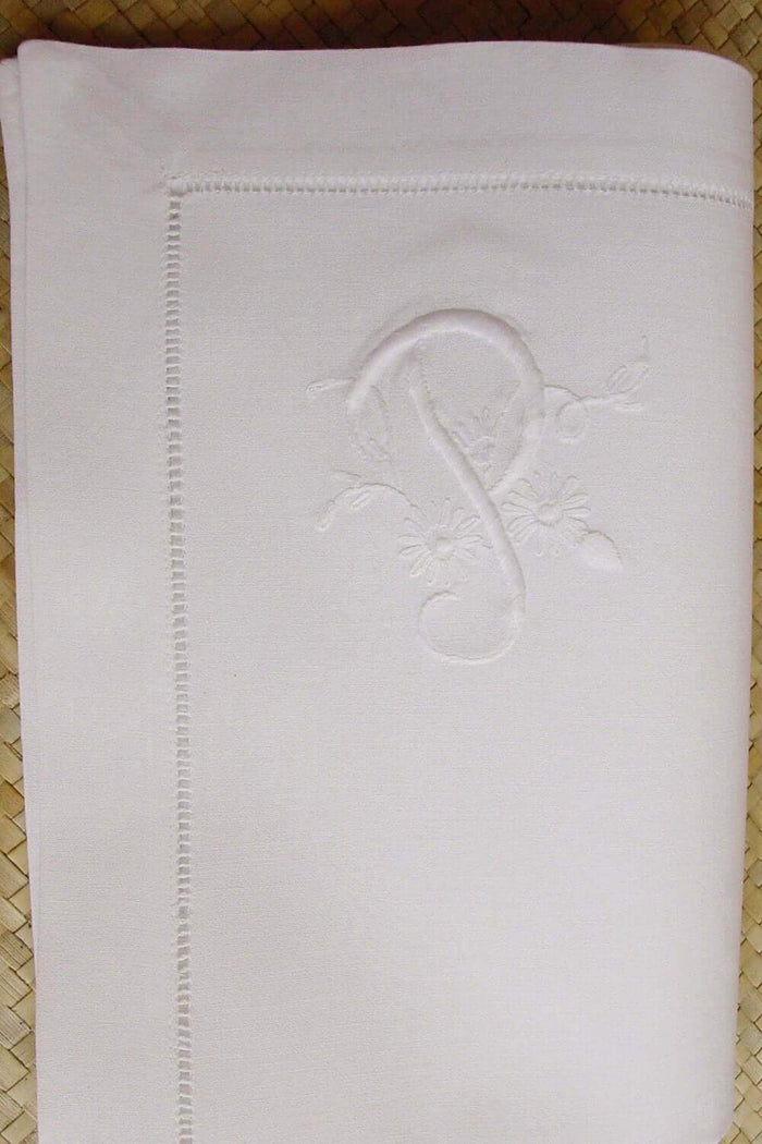 handgestickte Monogramm Stoffserviette Baumwolle weiß mit Buchstabe P