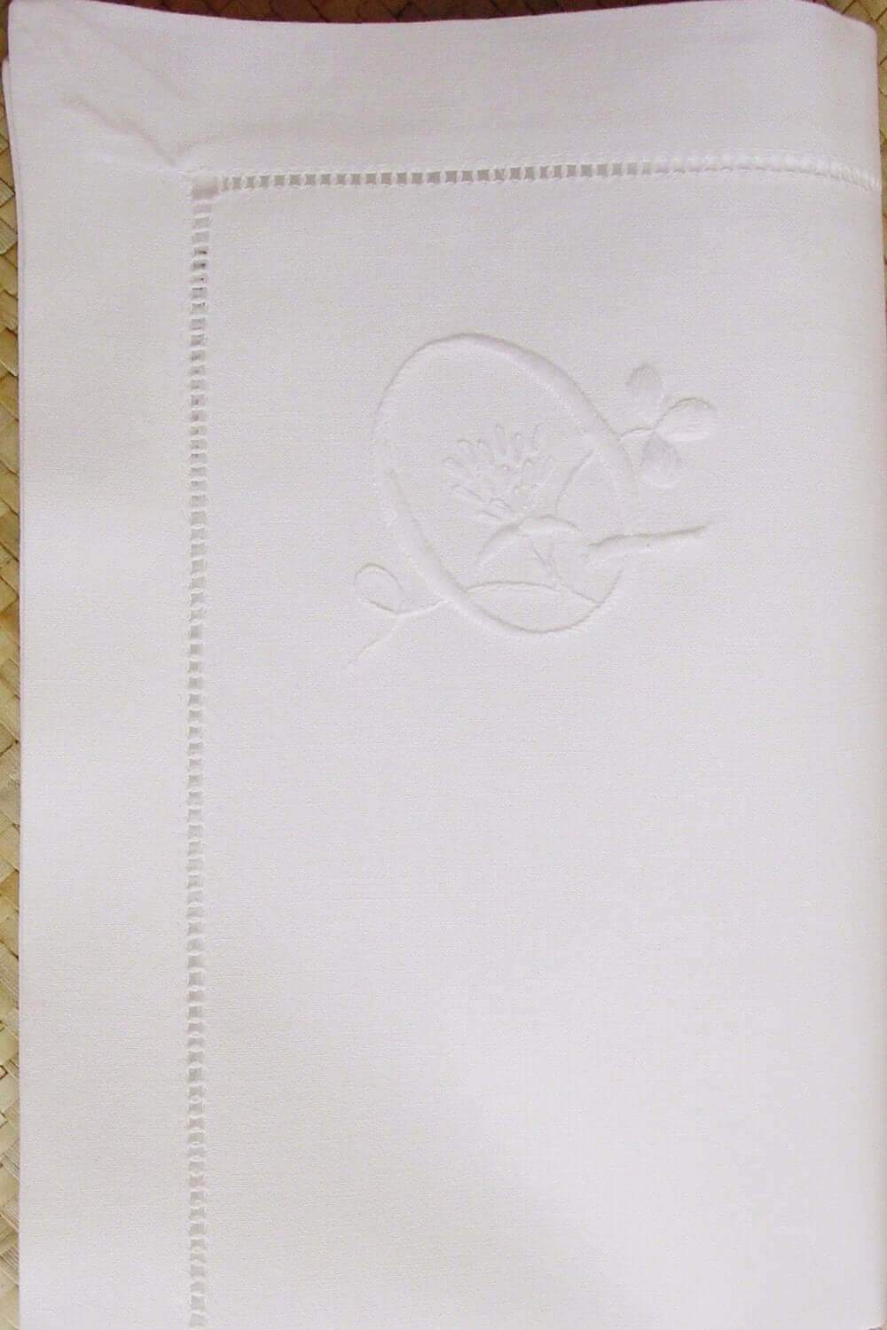 handgestickte Monogramm Stoffserviette Baumwolle weiß mit Buchstabe Q