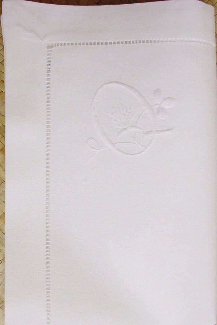 handgestickte Monogramm Stoffserviette Baumwolle weiß mit Buchstabe Q