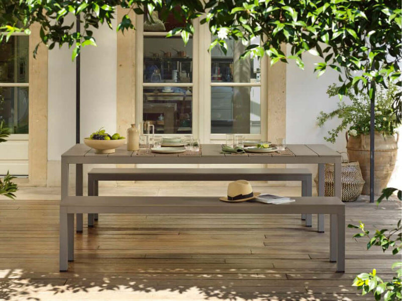 Nardi Set Rio Alu Tisch Fix und zwei Bänke auf Terrasse 