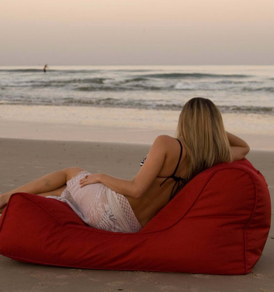 Lounge Sitzsack Studio Lounger aus wasserabweisendem Material in der Farbe rot