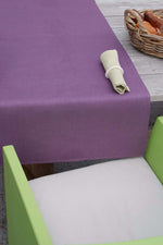 Tischläufer Kampen aus Leinen mit Maschinensaum in der Farbe lila