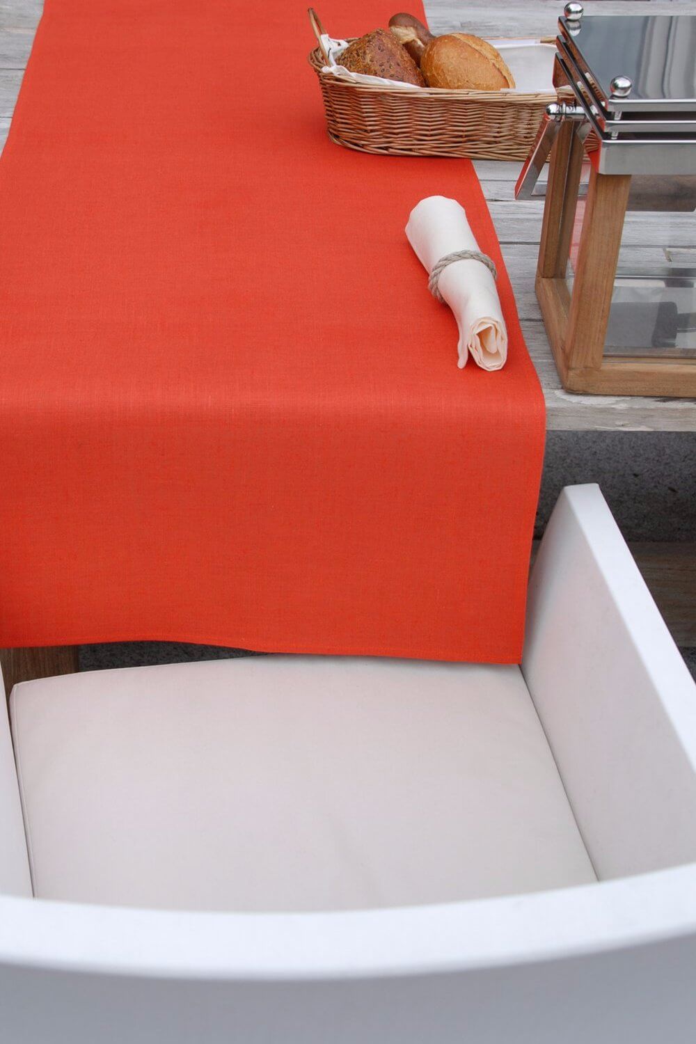 Tischläufer Kampen aus Leinen mit Maschinensaum in der Farbe orange