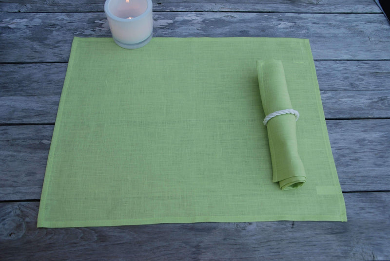 Tischset Kampen aus Leinen mit schmalem Saum in der Farbe limettengrün-Tischsets aus Leinen in deutscher Sprache.