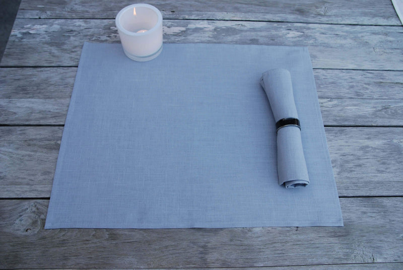Tischset Kampen aus Leinen mit schmalem Saum in der Farbe grau