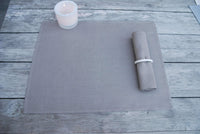 Tischset Kampen aus Leinen mit schmalem Saum in der Farbe taupe-Tischsets aus Leinen in deutscher Sprache.