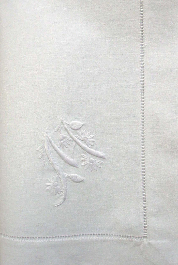 Monogramm Serviette handgestickt Buchstabe M