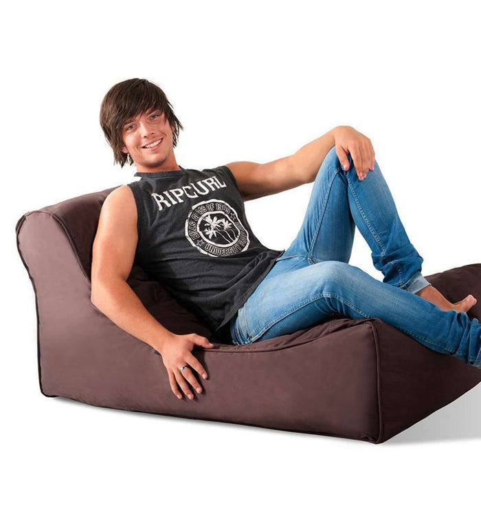 Lounge Sitzsack Studio Lounger aus wasserabweisendem Material in der Farbe braun